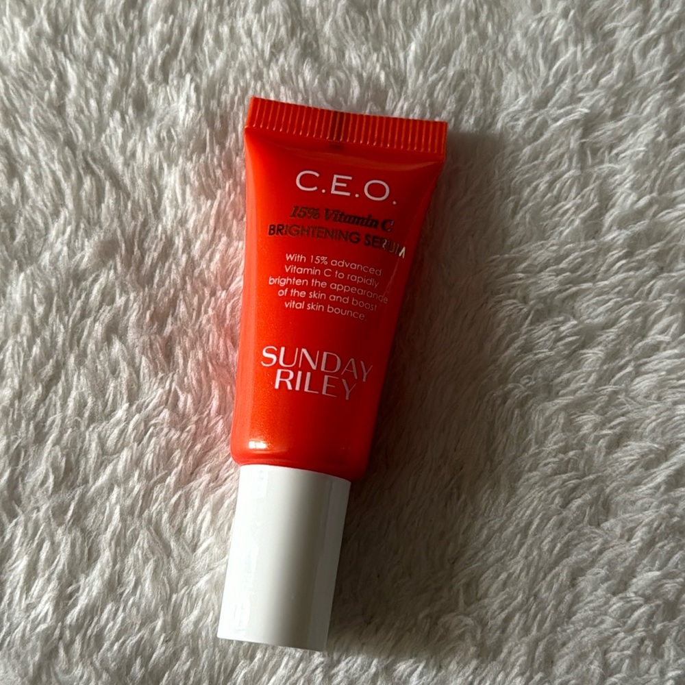 Sunday Riley brightening serum (sample size)